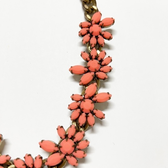 J Crew Womens Bright Pink Coral Floral Stoned Matte Gold Plated Brass Necklace - Picture 3 of 6
